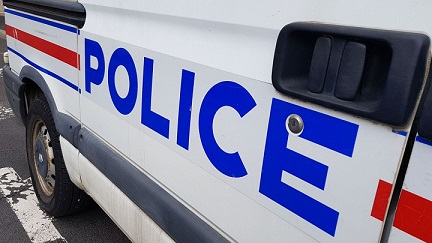 Un policier use son arme de service et stoppe un trafiquant