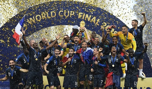 Une heure de bain de foule et la Légion d'honneur pour les Champions du Monde !
