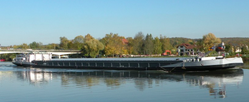 Une péniche percute un pont SNCF à Thionville