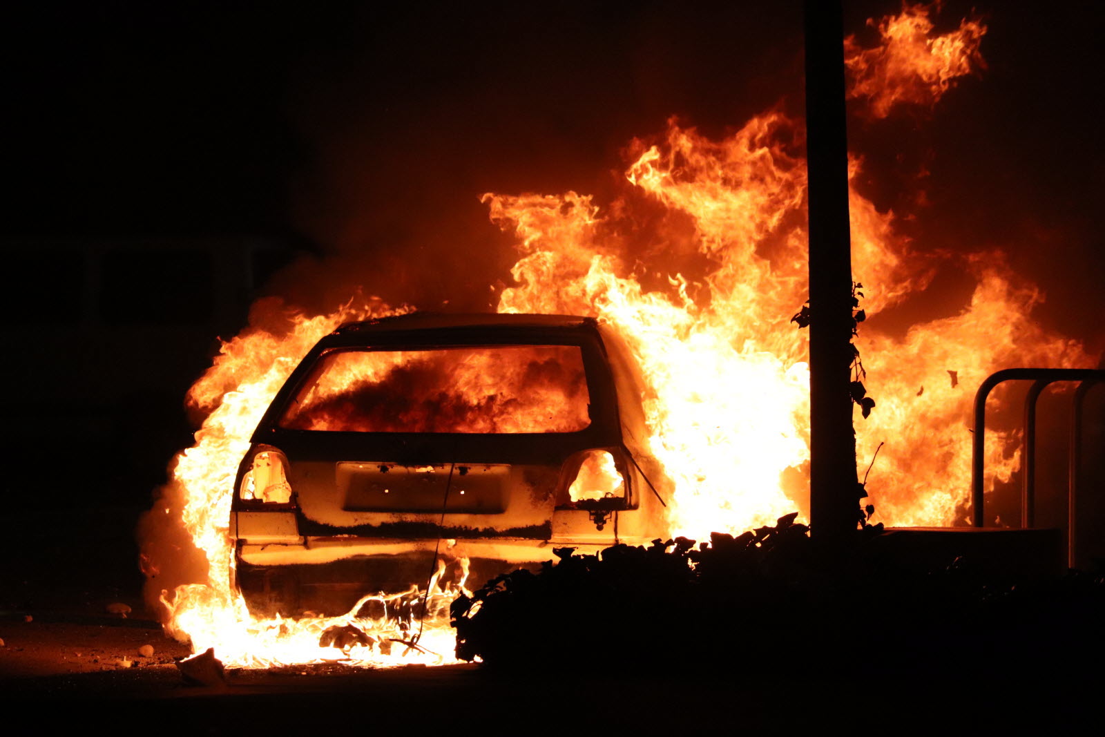 Une voiture en proie aux flammes, retrouvée sans conducteur, ni passager en Moselle-Est
